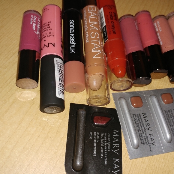 Huge lip bundle - Picture 3 of 8